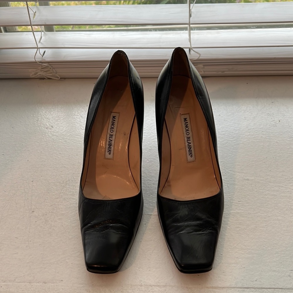 MANOLO BLAHNIK BLACK SQUARE TOE PUMPS